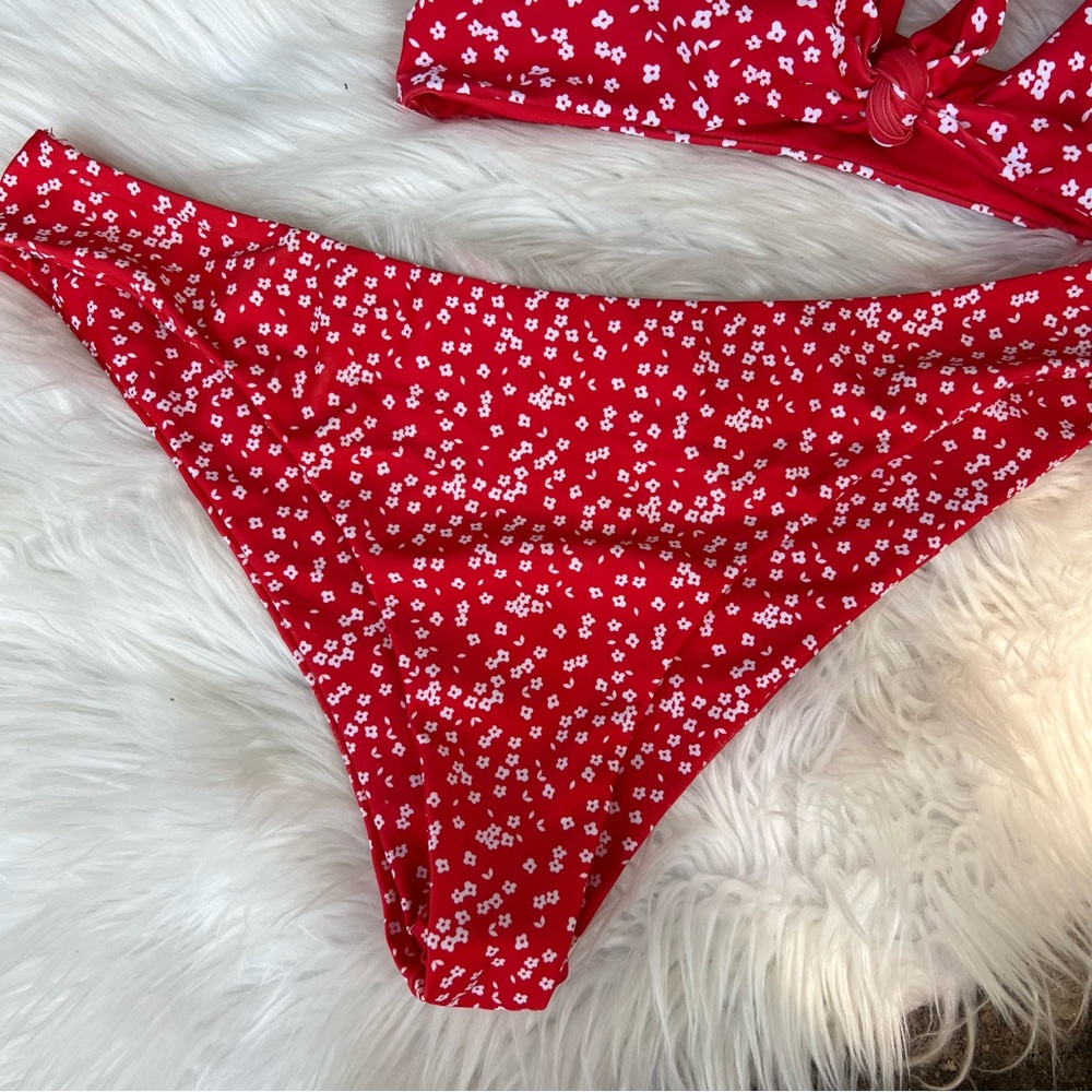 SHEIN Red and White Floral Front Knot 2 Piece Bikini - Picture 2 of 4